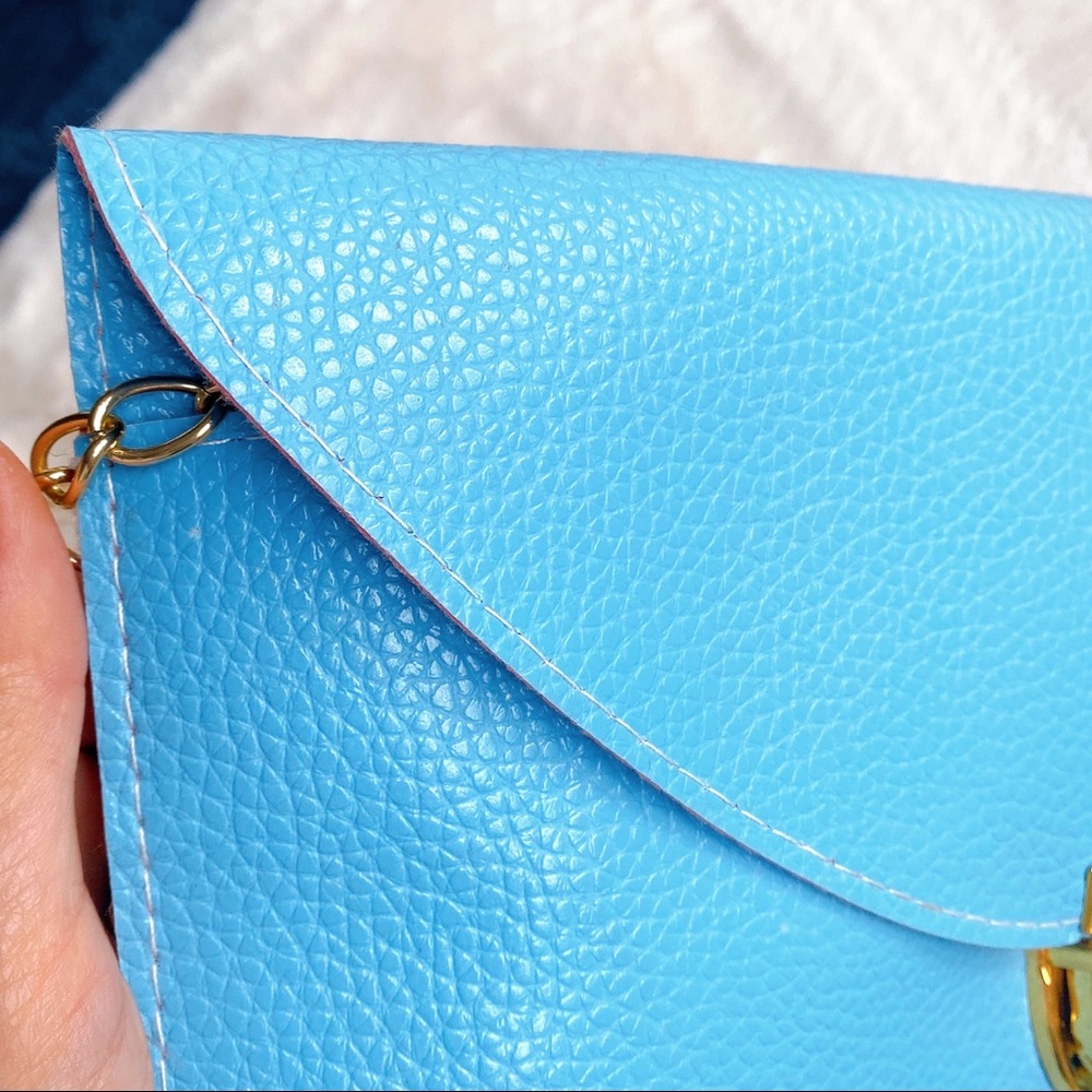 π§AQUA BLUE FAUX LEATHER ENVELOPE CLUTCH! - Picture 5 of 10